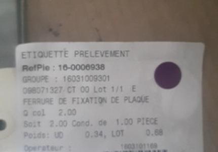 FERRURE DE FIXATION DE PLAQUE