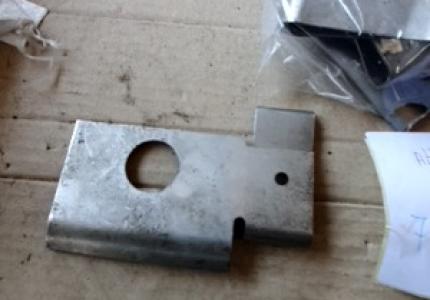 ATTACHE RESSORT U50 A DROITE