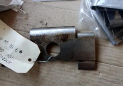 ATTACHE-RESSORT U50 A GAUCHE